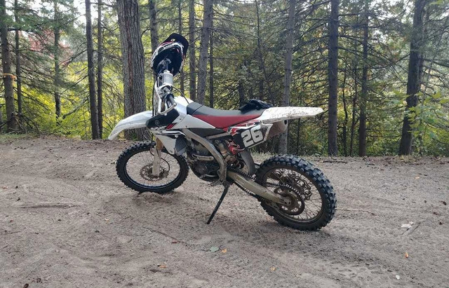 2014  Yamaha YZ250F Dirt bike in Dirt Bikes & Motocross in Ottawa - Image 2