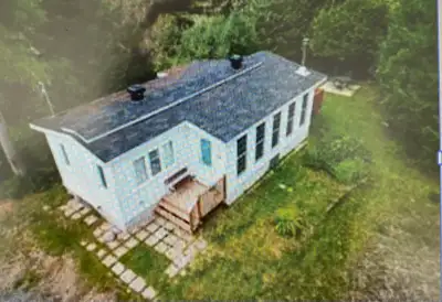 Charmante petite maison située au Domaine Belle-Étoile à Val-David, parfaite pour un couple ou perso...