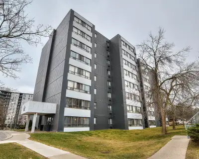 Beautiful layout, completely renovated,spacious, bright,well-maintained. Extra large living-room, sp...