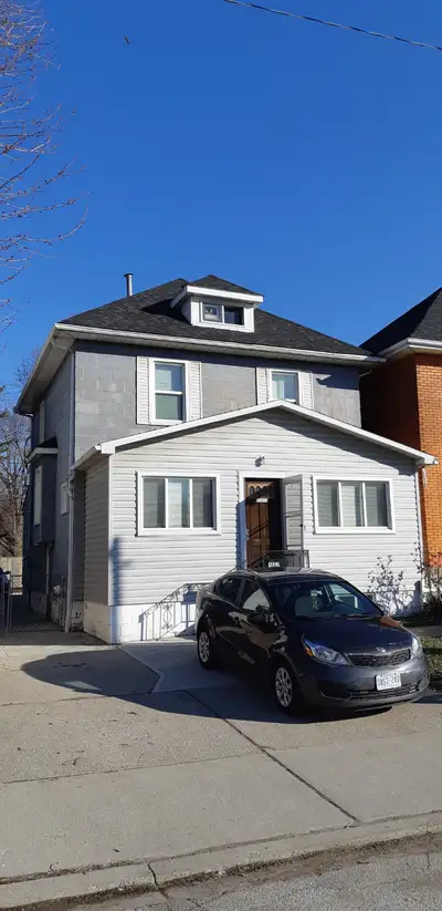 Room for rent close to the University of Windsor. July 1st