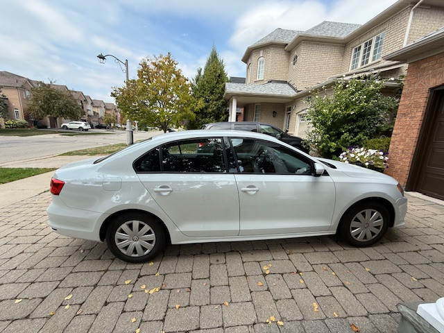 2015 VOLKSWAGEN JETTA  2.0L 4DR AUTO TRENDLINE in Cars & Trucks in Oakville / Halton Region - Image 4