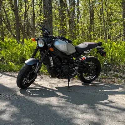 Moto Yahama XSR900 2016 - Un seul propriétaire - Jamais accidentée - Aucune modification, tout est d...