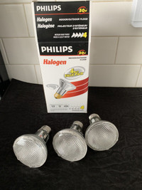  Phillips Halogen Indoor Recessed Bulbs ( Still in box) 