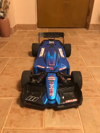 Arrma Limitless 8s. Has a Spektrum Firma 160 Amp brushless esc paired with a Spektrum 1250kv motor....