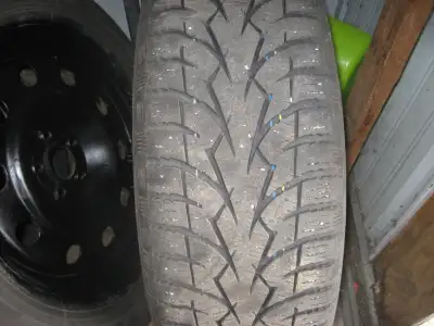4pneu d hiver toho225/65R17 observe g3 glace avec 4 rithmes et 4 tpms 1saison et demi etait sur une...