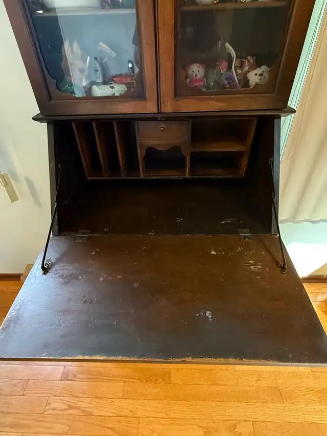 Antique Secretary Desk in Desks in Edmonton - Image 7