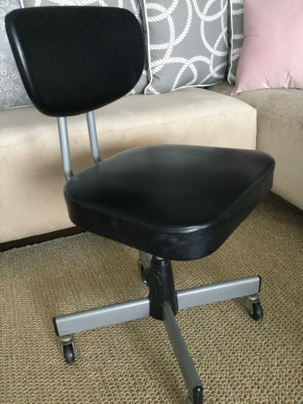Vintage Industrial Office Chair From Japan ca.1960 in Chairs & Recliners in Penticton - Image 3