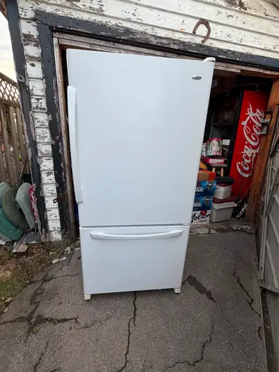 Clean nice fridge I can deliver, View more