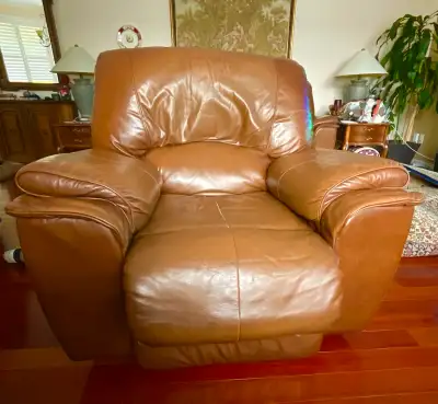 Leather recliner lazy boy chair! Very comfortable!