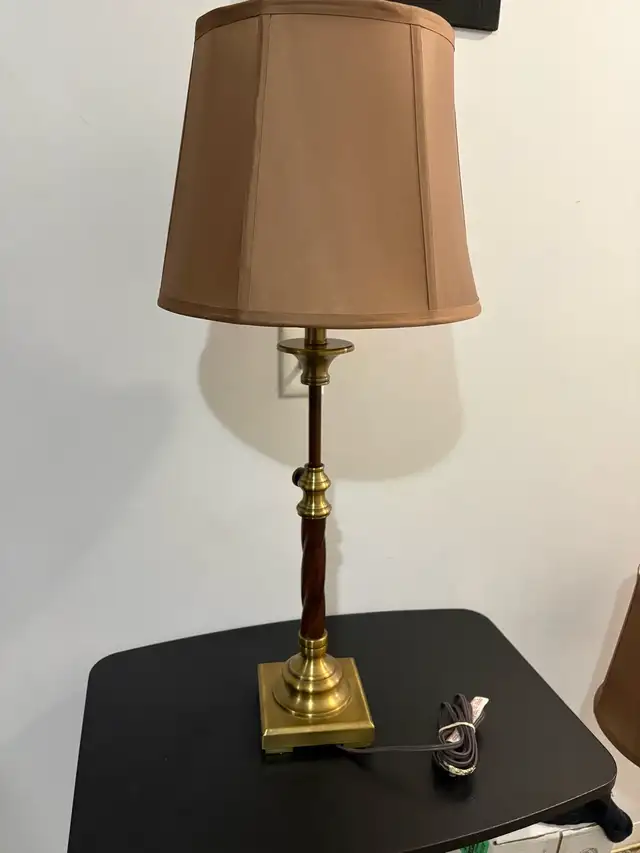 Pair of Vintage Brass and Wood Table Lamps in Indoor Lighting & Fans in City of Toronto - Image 11
