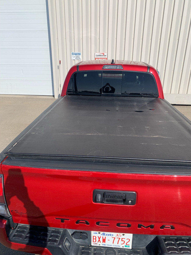 Tonneau Cover in Other Parts & Accessories in Grande Prairie - Image 2