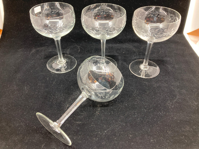 4 coupes champagne Marie-Antoinette cristal très minces vintage | Art et  objets de collection | Ville de Montréal | Kijiji
