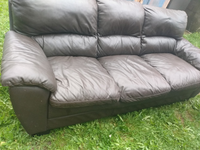 BEAUTIFUL COUCH AVAILABLE FOR SALE in Couches & Futons in Saint John - Image 3