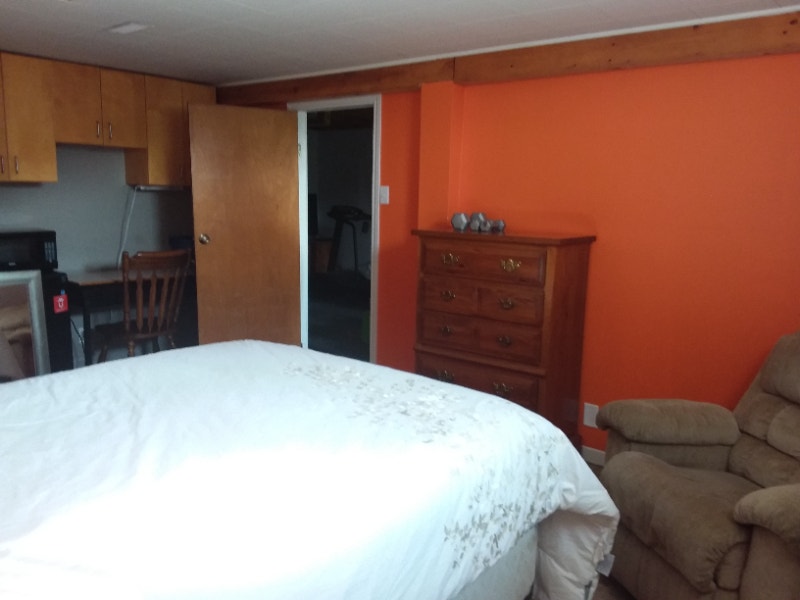 LARGE ROOM FOR RENT PORT HAWKESBURY FOR STUDENT Room Rentals