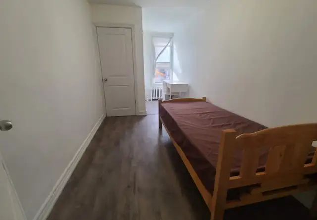 Christie, @Bloor TTC, Room on 2nd Floor to Rent-2Mins TTC Subway