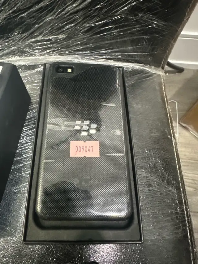Blackberry Smartphone in Cell Phones in Mississauga / Peel Region - Image 5