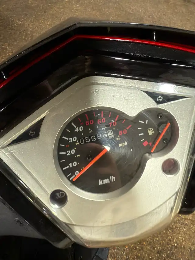 voyager urban 2022 scooter 50cc in Scooters & Pocket Bikes in Edmonton - Image 6