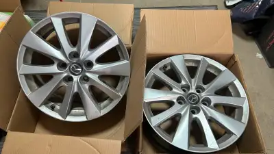 Mag de 17 / 5x114.3 (écrous) Mag de 10 spoke ...étaient montés sur un Mazda CX5 vendu en paire