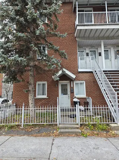 Chambre à louer – Lionel-Groulx / St-Henri Lignes Dispo : 15 décembre ou 1er janvier 880 $/mois Bel...