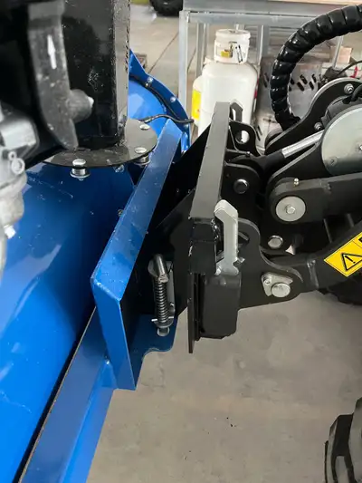 Mini skid steer adapter plate. Converts Euro (Worky quad - Mulyitone - Avant) loaders to hookup to A...