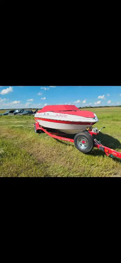 This 2013 Glastron MX 205 is a versatile family-friendly powerboat that delivers performance, comfor...