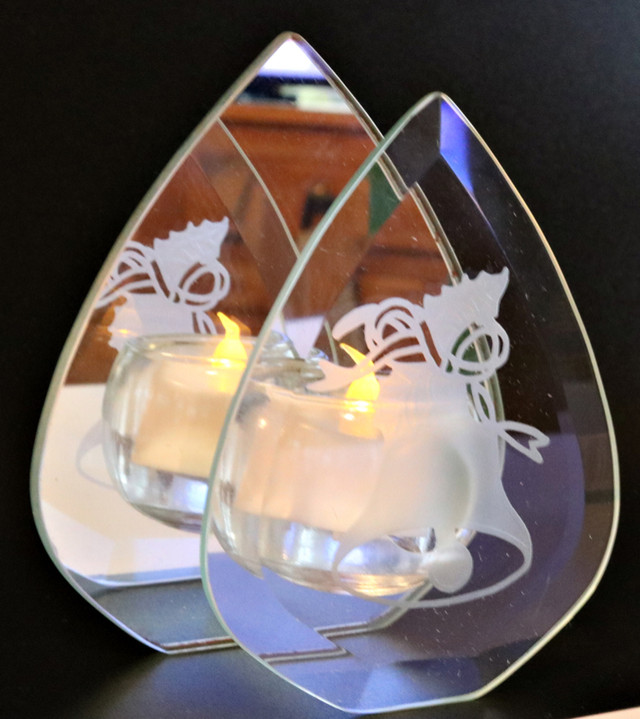 Glass Mirror Candle Holder in Home Décor & Accents in Moncton - Image 2