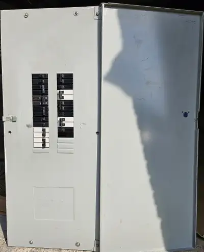 Panneau électrique 200 ampères Sylvania / electrical panel 200 A, View more
