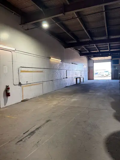 90’ shop bay for rent. $2800 plus nnn or $3500 all inclusive. Right in Lloyd. Easy access. Contact f...