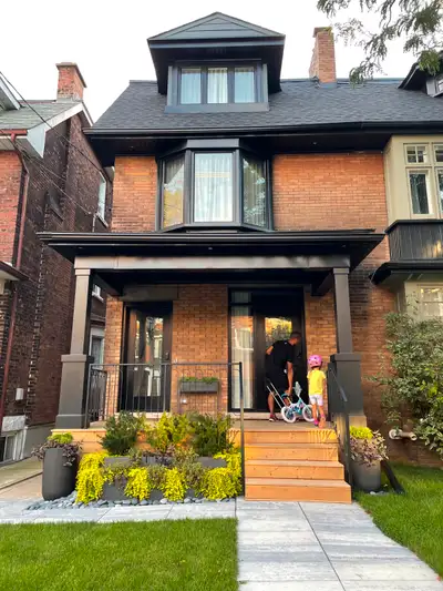 Luxury 3-Bedroom Designer Suite in the Heart of Roncesvalles!
