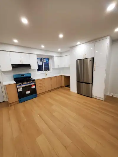 PRIVATE ROOM Shared full bathroom Access to Huge kitchen Access to big living room 2025 renovated 20...