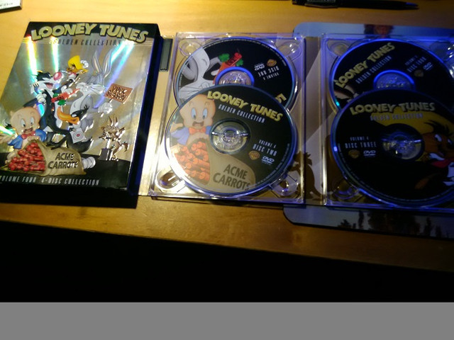 Vtg. Looney Tunes vol.4 mint uncut 4disc in Arts & Collectibles in City of Toronto