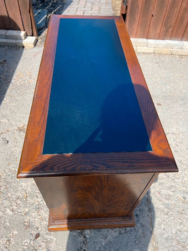 Cabinet w/ mahogany finishing in Hutches & Display Cabinets in Winnipeg - Image 2