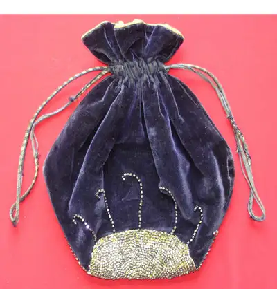 Sac ancien en Velours Perles Drawstring vintage bag Velvet beads, View more