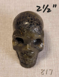 Crâne 2½" labradorite jaune. Yellow labradorite skull.