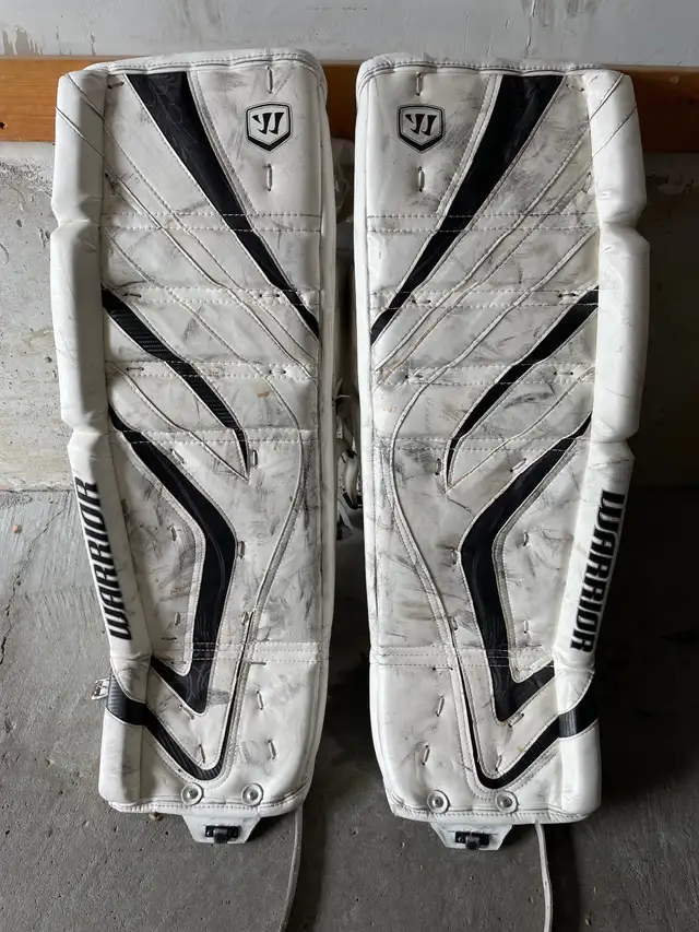Warrior Messiah goalie pads, 34+1, very good condition in Hockey in Mississauga / Peel Region - Image 2