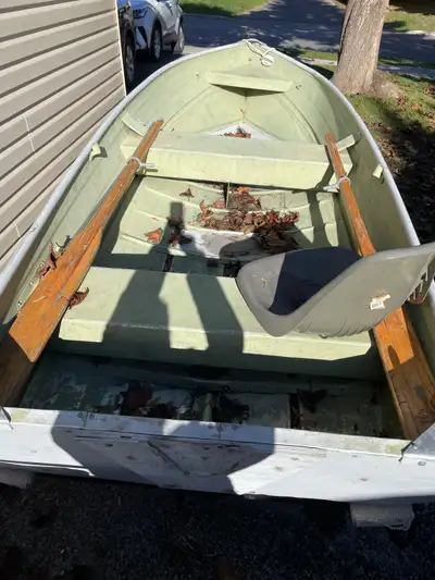 My dad is selling. Never really used it. 12 Foot Aluminum boat. Mercury Motor 6 horse 2 stroke. 1 se...