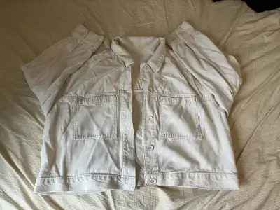 Women’s Beige Cropped Shirt Jacket – Casual Button-Up Style, View more