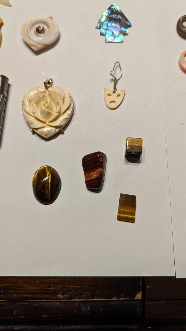 Misc jewelry-pendant's, earrings, gem stones, 80 pcs in Jewellery & Watches in Winnipeg - Image 2