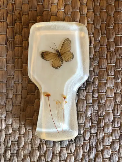 MCM Lucite Spoon Rest With Dried Flowers & Butterfly Made In Canada 6”l x 3”w Follow on instagram @r...