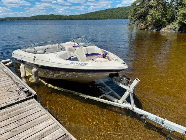 Larson SEI 206 Bow Rider I/O For Sale in Powerboats & Motorboats in Renfrew - Image 5