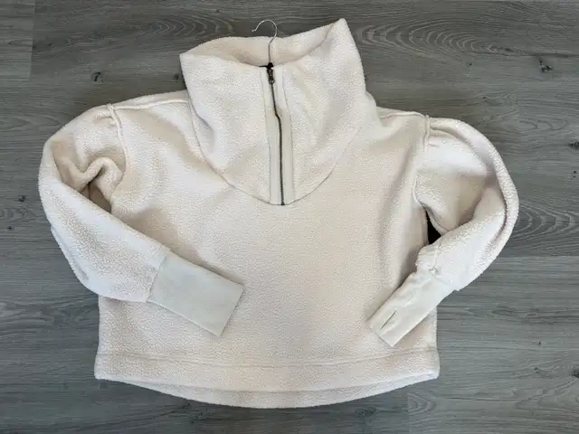 Free People fleece pullover size XL in Women's - Tops & Outerwear in Winnipeg - Image 3