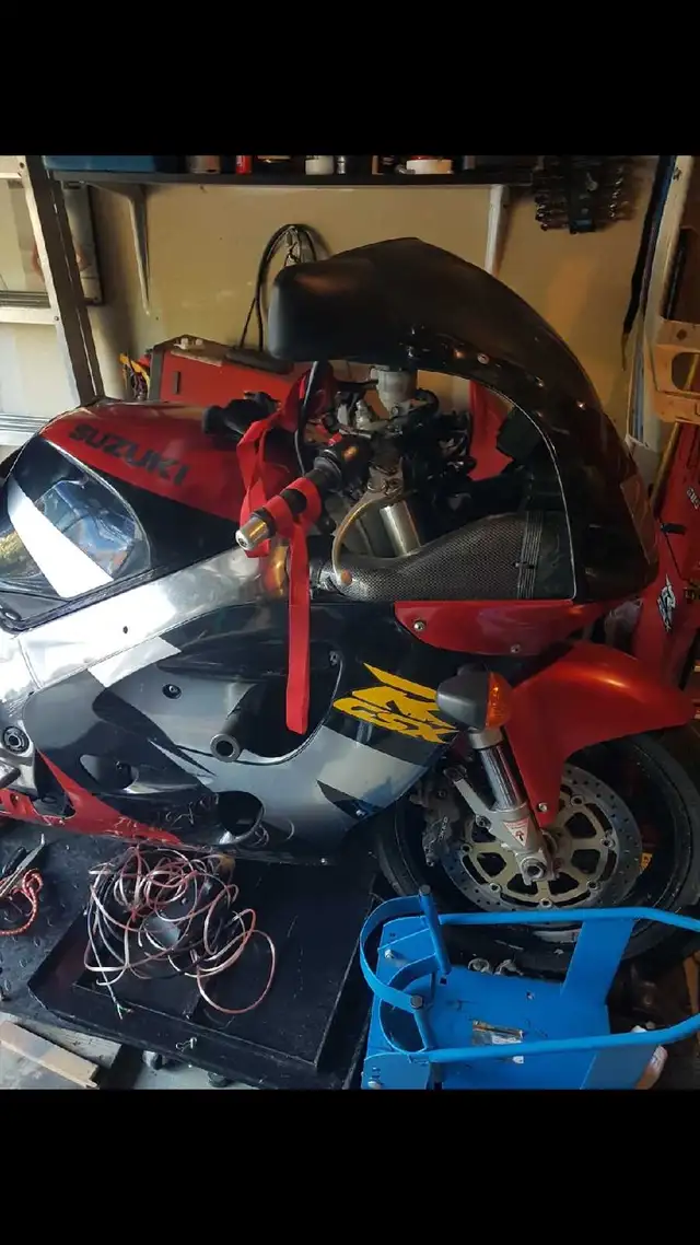 98 gsxr 600 for sale in Sport Bikes in London - Image 3