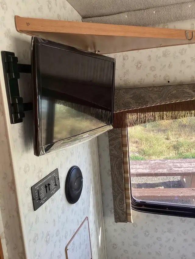 1999 Fleetwood Storm Motorhome in RVs & Motorhomes in Williams Lake - Image 9