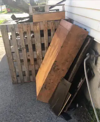 Free wood good for projects or firewood in Free Stuff in Kingston - Image 7