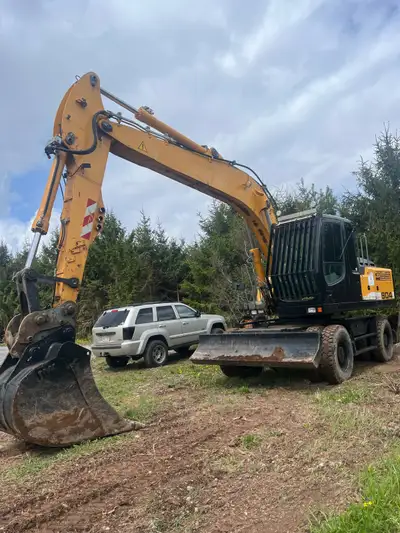 12500 hours Machine is in good condition , works well. I have a log grapple with quick attach that c...