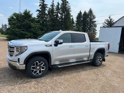 Original owner Duramax diesel Leather seats Always stored inside Excellent condition 56,000 km Askin...