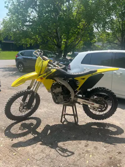 Great bike in excellent condition with low hours, 90 hours on bike. New tires, ready to rip! Comes w...