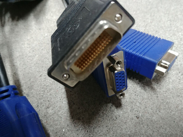 DMS-59 Pin 5.9mm Male to 2 VGA 15 Pin Female Splitter Cable in Cables & Connectors in Markham / York Region