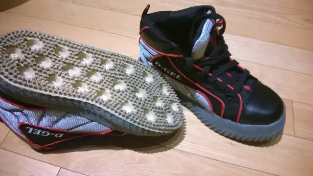 D-Gel® Tractor - Outdoor Broomball Shoes SIZE 9 US in Men's Shoes in Mississauga / Peel Region - Image 8