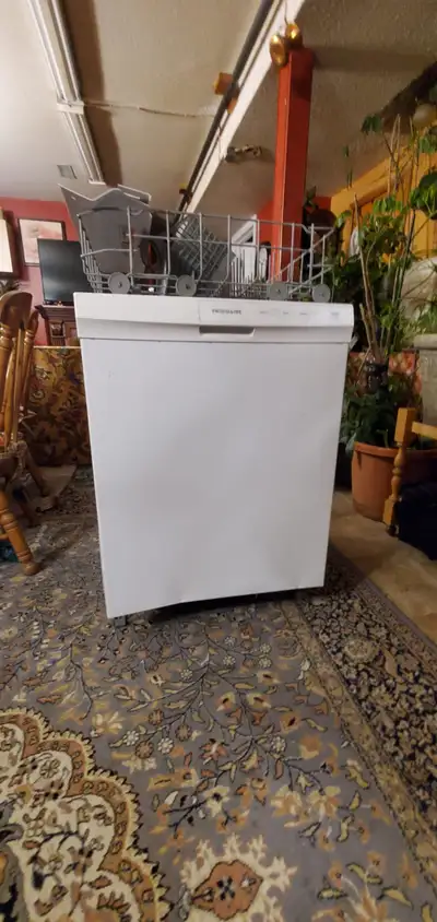 Brand New Frigidaire Dishwasher / Lave-vaisselle Frigidaire Flam, View more
